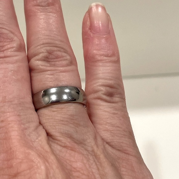 NWT 6mm Silvertone Wedding Engagement Ring Size 7. Engraved “I Love You” - Picture 5 of 6